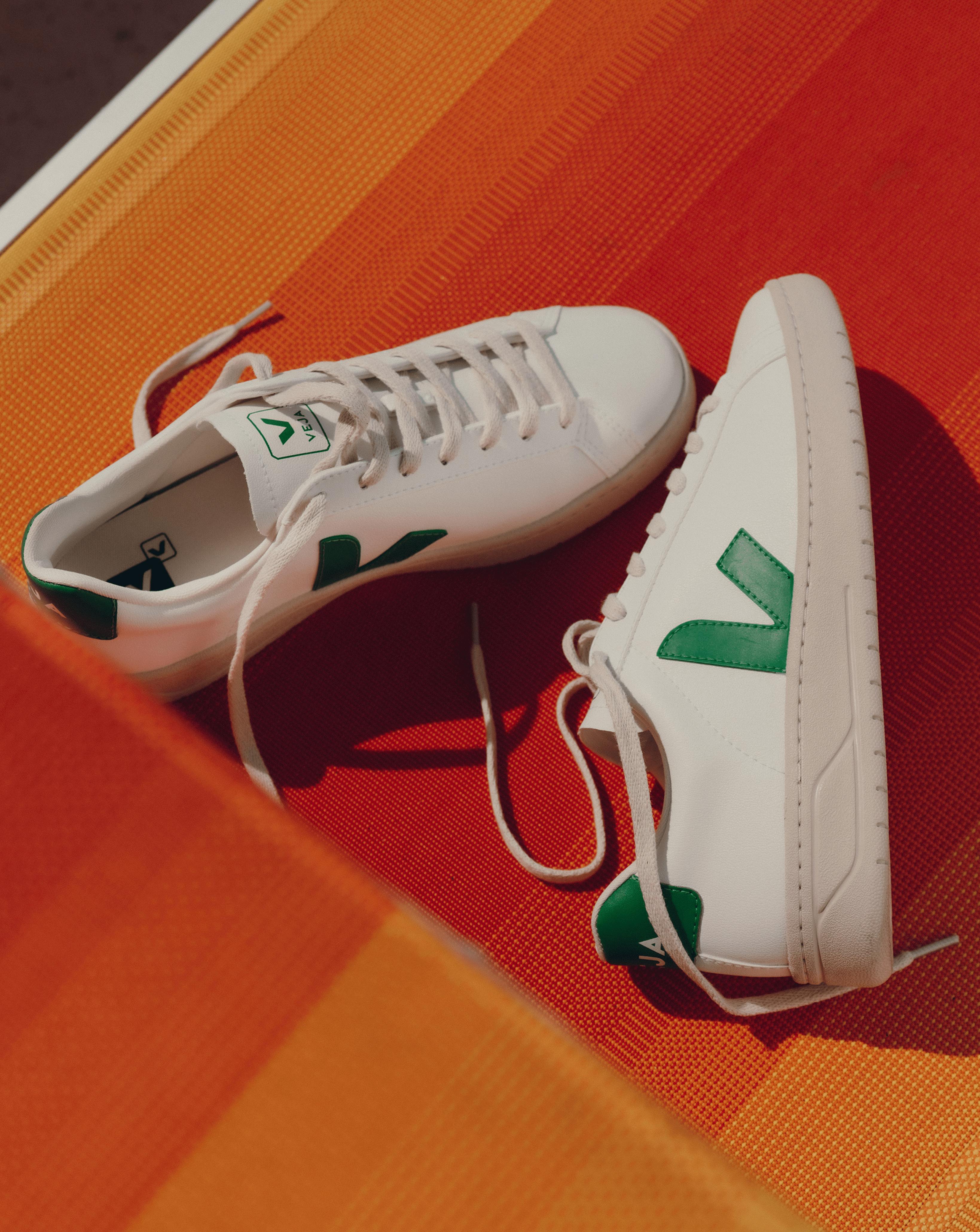 Veja nova white on sale emeraude